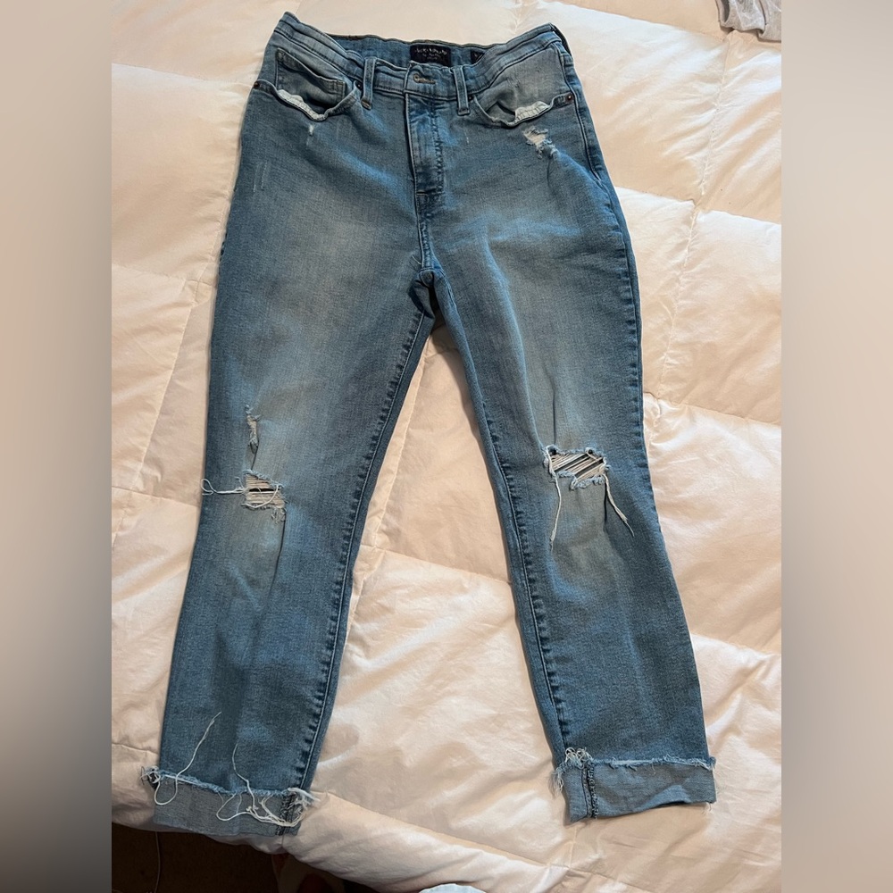 Like new Lucky Brand worn twice blue ankle jeans no longer fits size 10/30